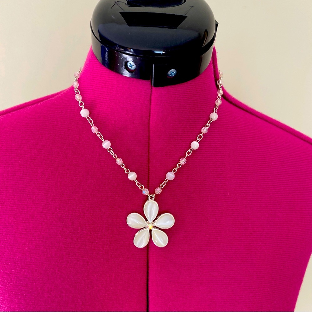 Mother of Pearl Floral Necklace